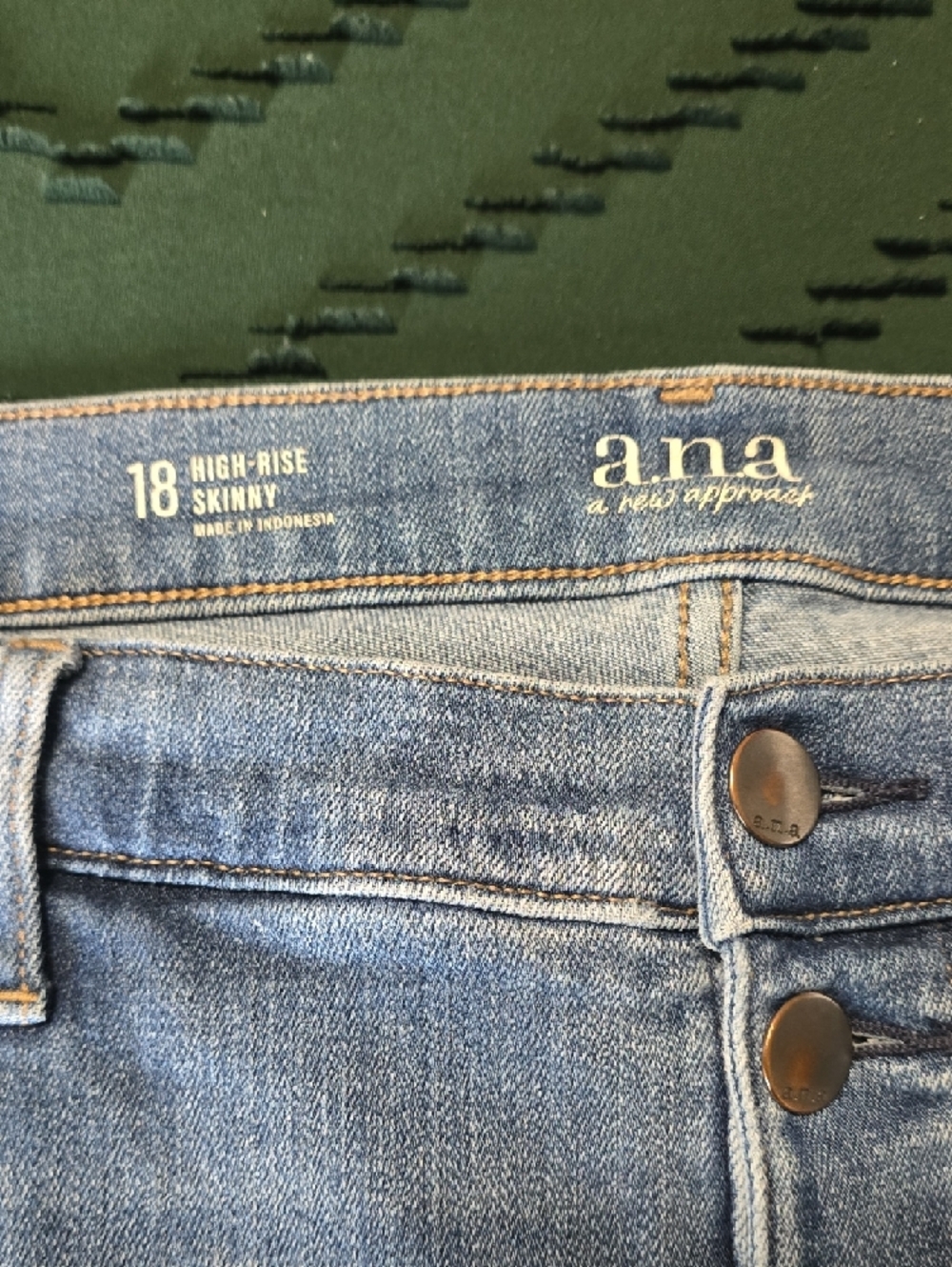 a.n.a Light Blue High-Rise Button-Fly Jeans - Picture 10 of 10